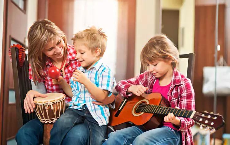 婴幼儿音乐启蒙0-3岁必须一对一吗,如何正确的对孩子进行音乐启蒙