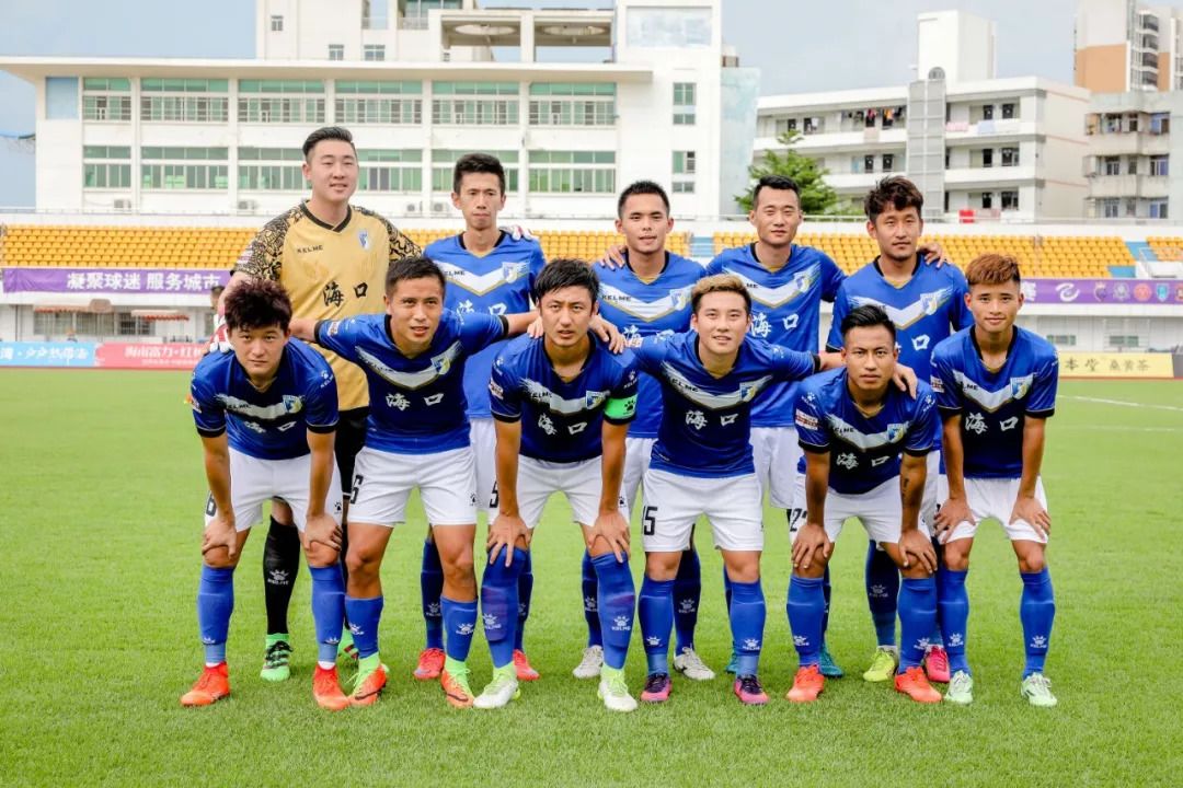 要么在深渊里哭，要么在深渊里爬｜海南足球青训实录