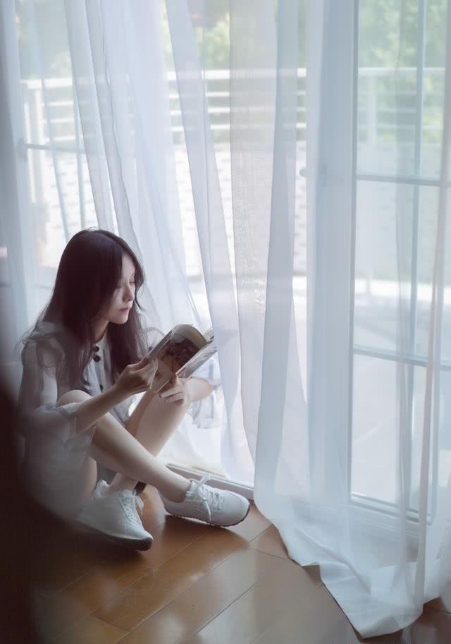 斗鱼阿冷真实容颜,斗鱼阿冷戴眼镜照片