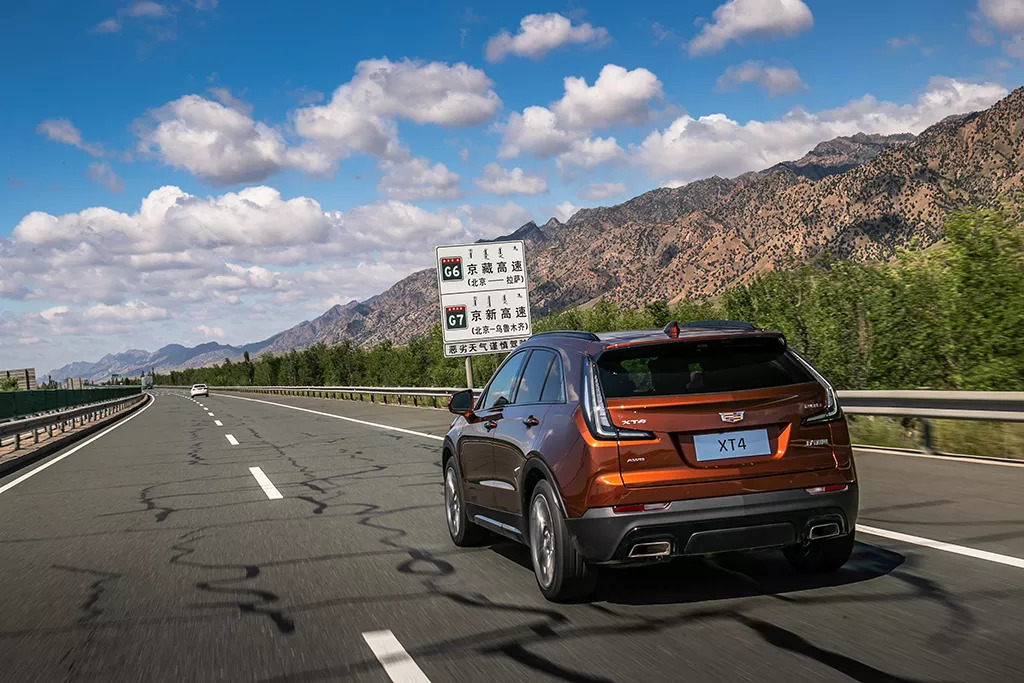 这款suv有颜值动力足,24款凯迪拉克xt4真实测评