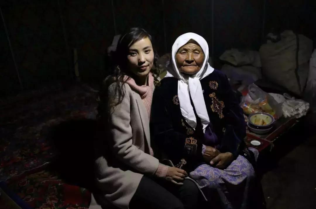 “村官”阿曼古丽一年收到近百辆摩托