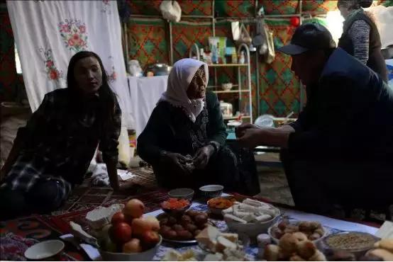 “村官”阿曼古丽一年收到近百辆摩托