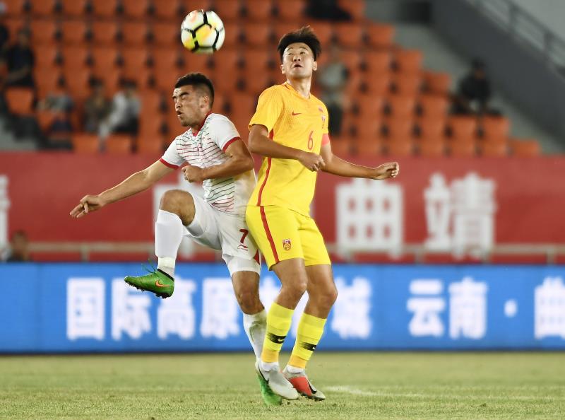 三场比赛一本笔记签名合影高情商希丁克这位看客不简单