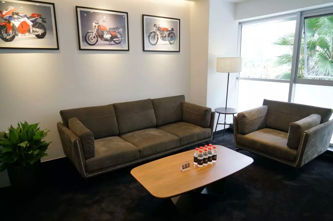 豪华摩托车旗舰，本田金翼（GOLDWING）国内售价公布，41.8万起