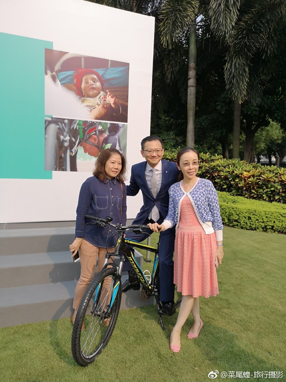 骑向未来完整版字幕,骑着单车去关爱留守老人