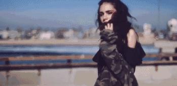 天呐！19岁=36D胸+大长腿，为什么没把我生得这么美！