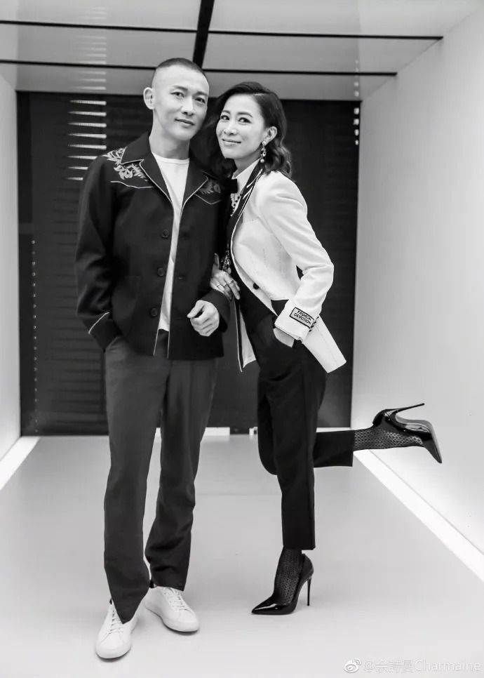 聂远红毯打苍蝇喜提微博热搜,追星赢家聂远小s