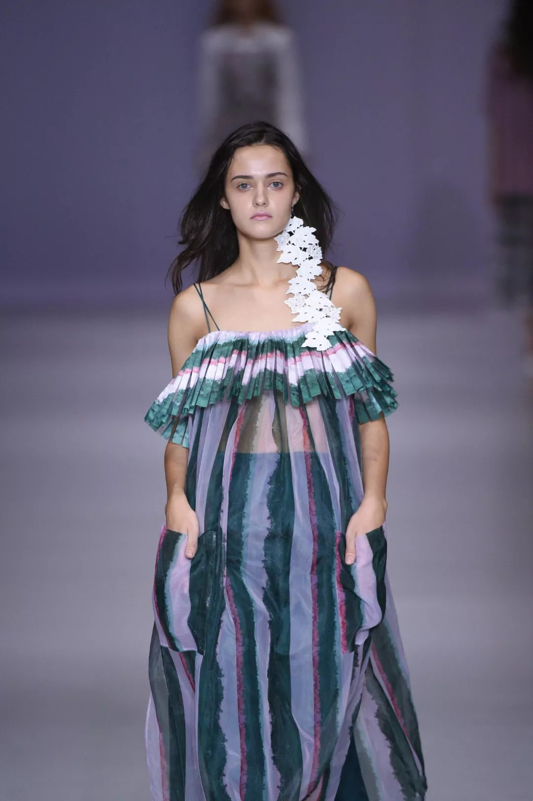 阿秋秋说｜10个角度，麻溜带你去趟香港时装周