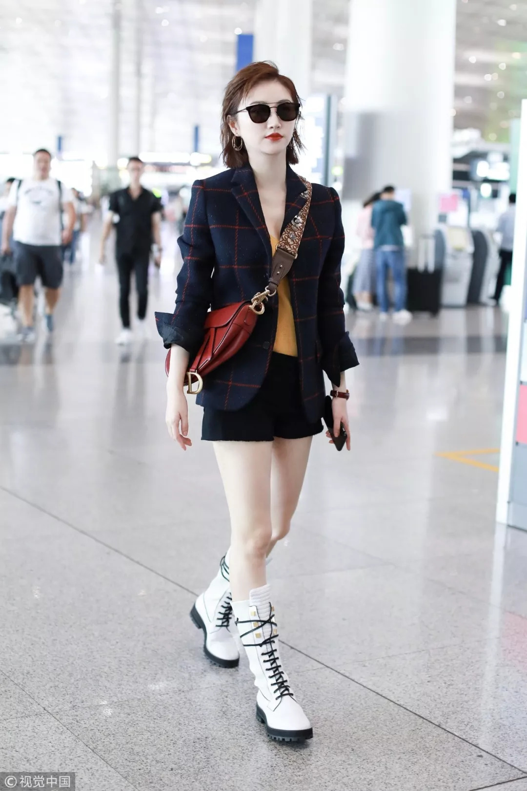 秋衣袖子长怎么卷好看,秋衣袖口怎么卷边