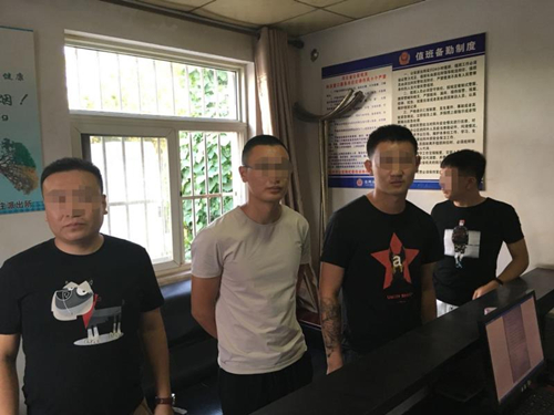 两杯雪碧、一盘瓜子花了388元！男子在这家“擦鞋店”经历了什么