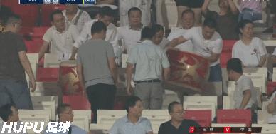 中国男足现场助威,国足4比0缅甸武磊连续摆脱后进球