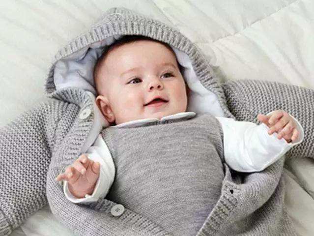 6个月冬天宝宝怎么穿衣服才合适,天冷了6个月的宝宝怎么穿衣服