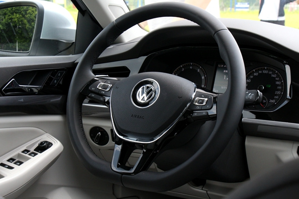 一汽大众新宝来280tsi,大众2019款1.5新宝来测试