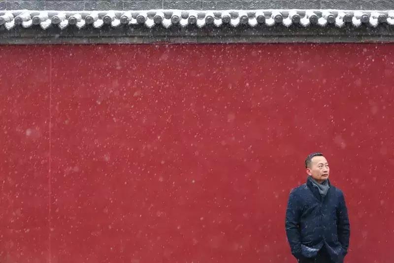 王子饭店曾经的女老板，在北郊盖了栋楼，里面放了1600件瓷器