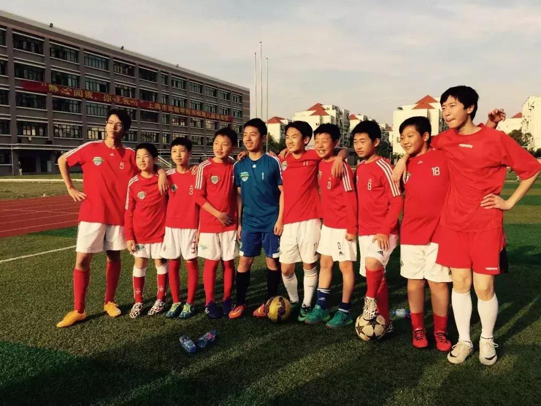 足球如何才能称得上球王,足球领域怎么样才能真正成为球王