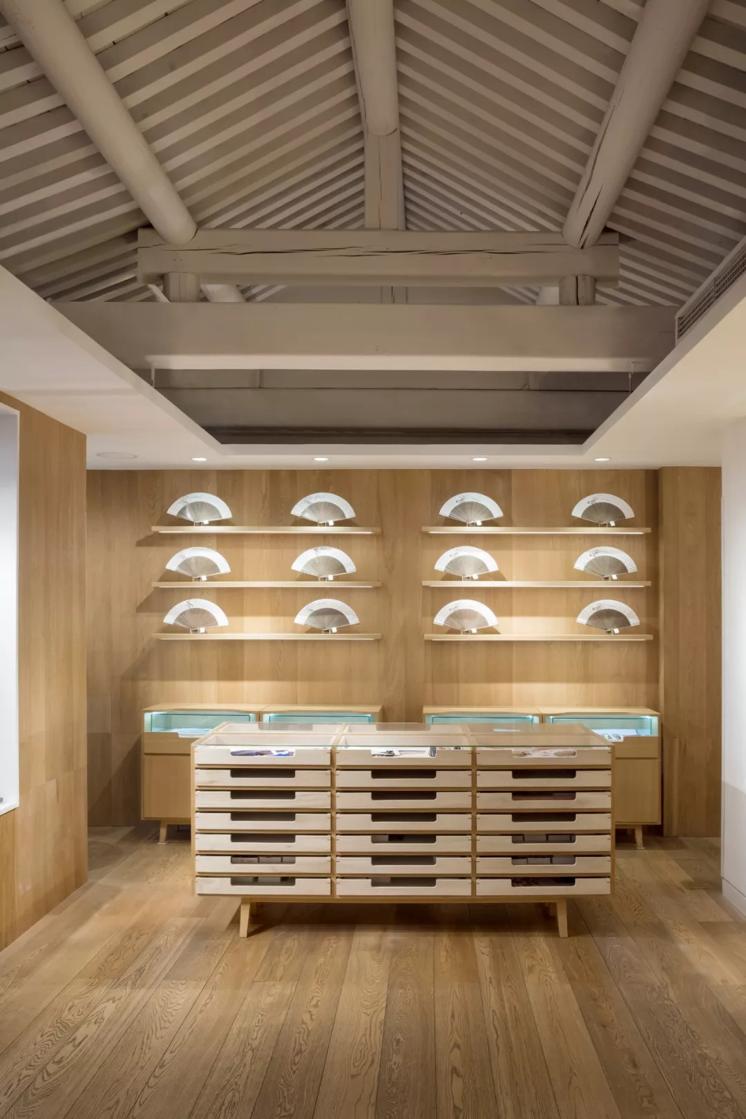 南锣鼓巷一居室带院,南锣鼓巷一室一厅带露台小院