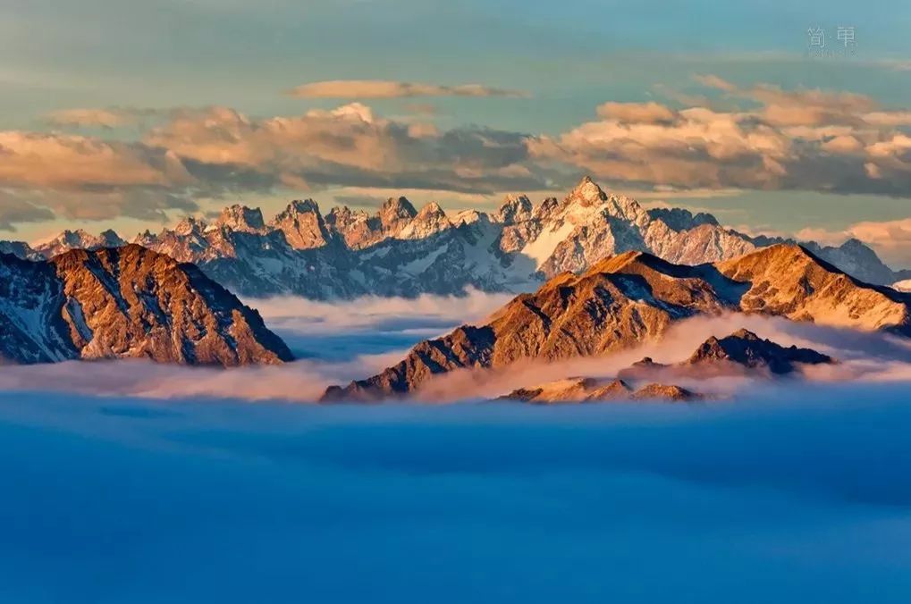 川西不次于牛背山的观景平台,比牛背山更近的贡嘎观景平台