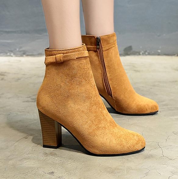 女人再穷也要穿得漂亮,女人再穷也要有双马丁靴