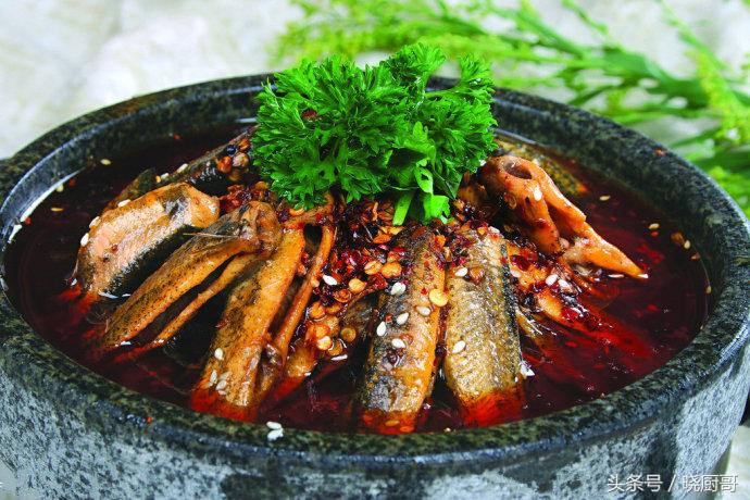 厨师做泥鳅教程,大厨教你泥鳅鱼的正宗做法