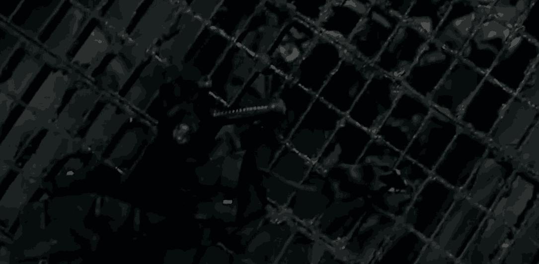 30多米长的怪物上岸咬人，竟然连小孩子都不放过！