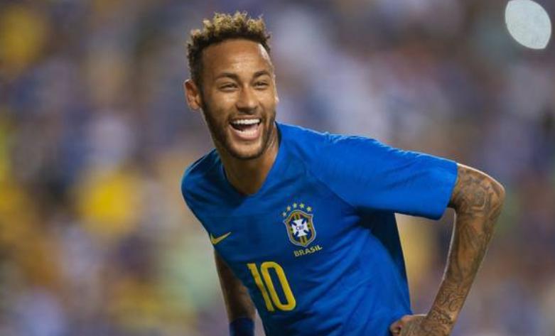 内马尔尴尬瞬间,18内马尔假摔黄牌