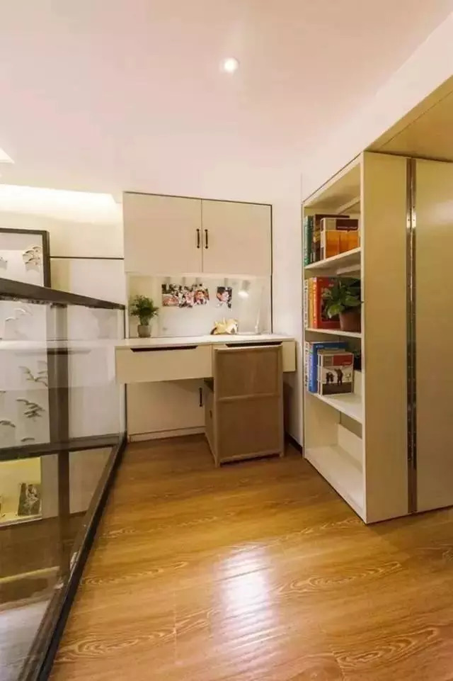 两对夫妻挤19平老宅，丈母娘和女婿5人同睡，毫无隐私！