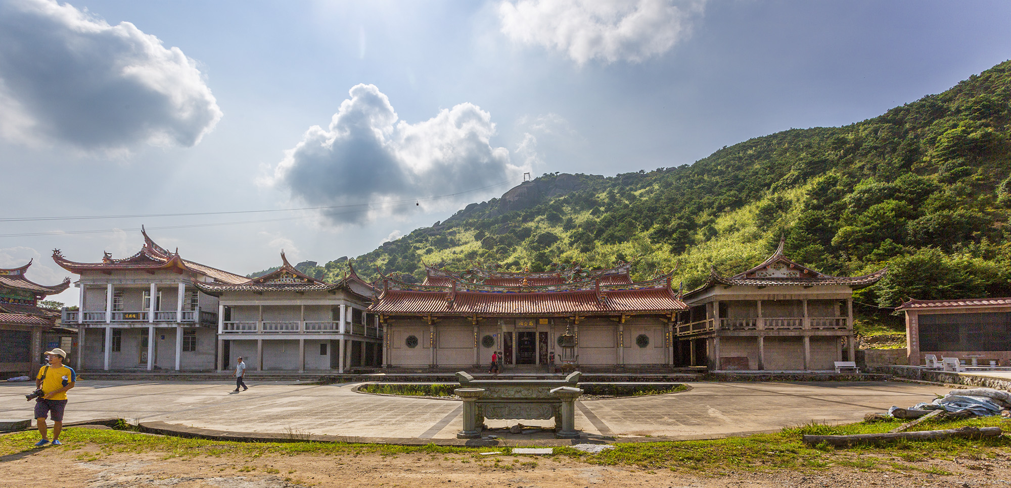 太有趣，一座山竟像一头卯足劲的牛