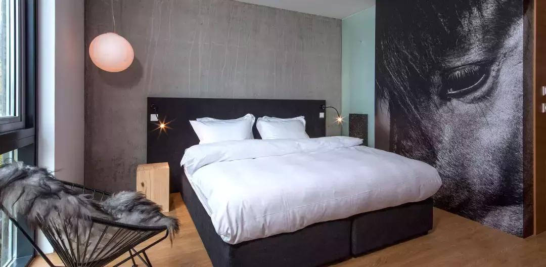 小木屋，玻璃顶，火山温泉，住这些酒店，get最cool极光姿势