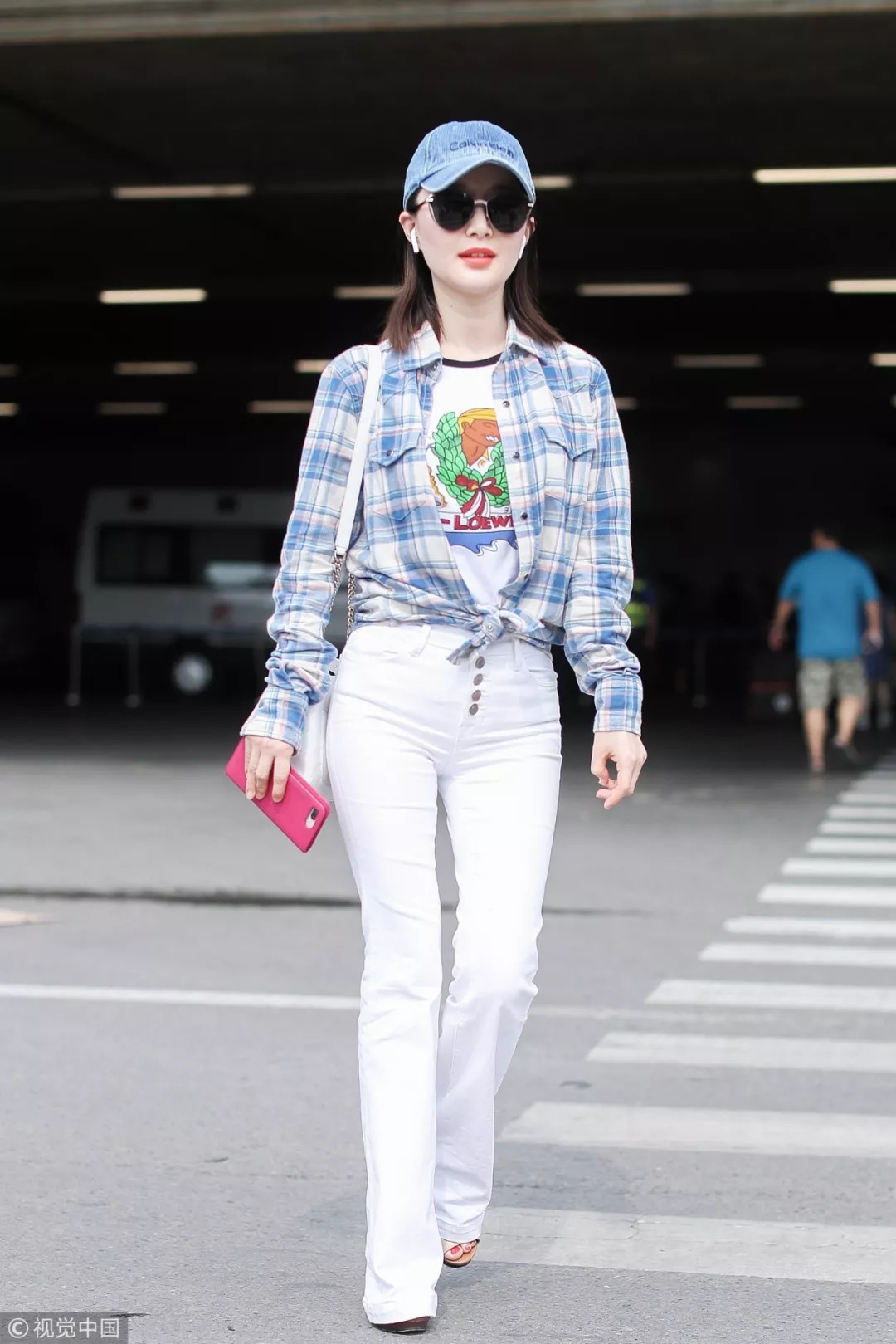 初秋的“C位”是杨超越的格子还是王丽坤的条纹？