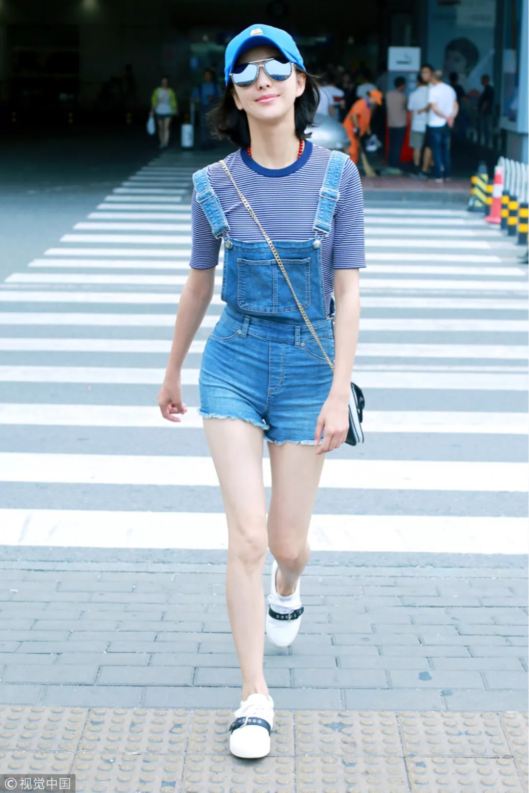 初秋的“C位”是杨超越的格子还是王丽坤的条纹？