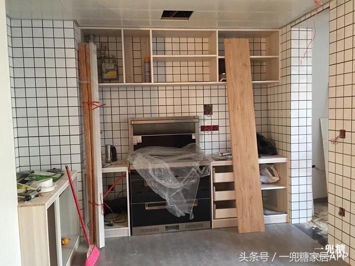 年轻人,谁不是一边感叹房子小,一边在小房子里拼命折腾?