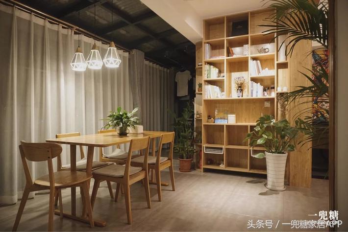 年轻人,谁不是一边感叹房子小,一边在小房子里拼命折腾?