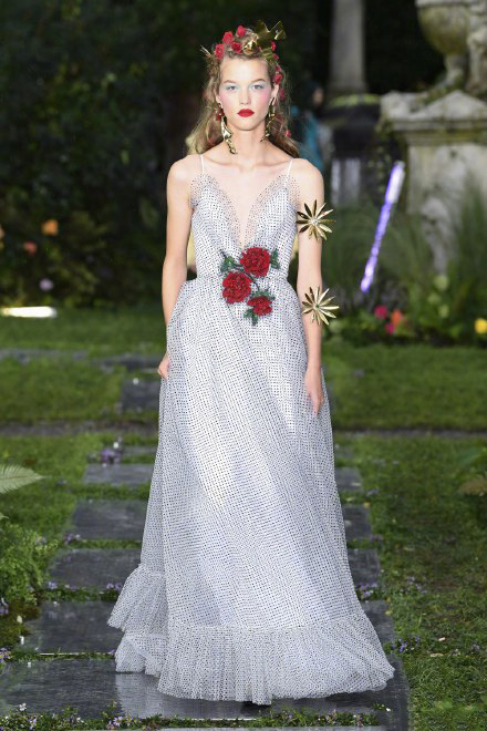 2019女装秀场潮流时尚,2019时装周高级服装秀