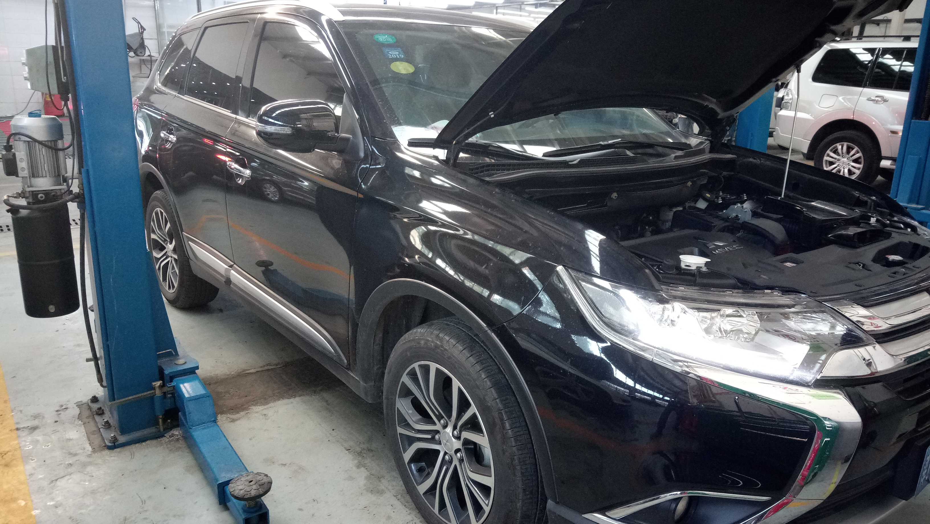 三菱欧蓝德换机油用多少,三菱欧蓝德更换胜牌机油