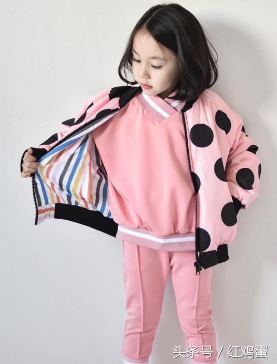 韩国童装新秋款怎么样穿 (韩国童装潮款穿搭)