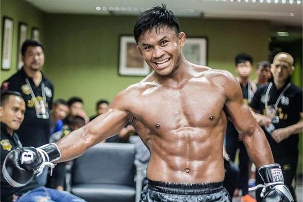 拳王播求游戏解说,拳王播求泰拳比赛视频