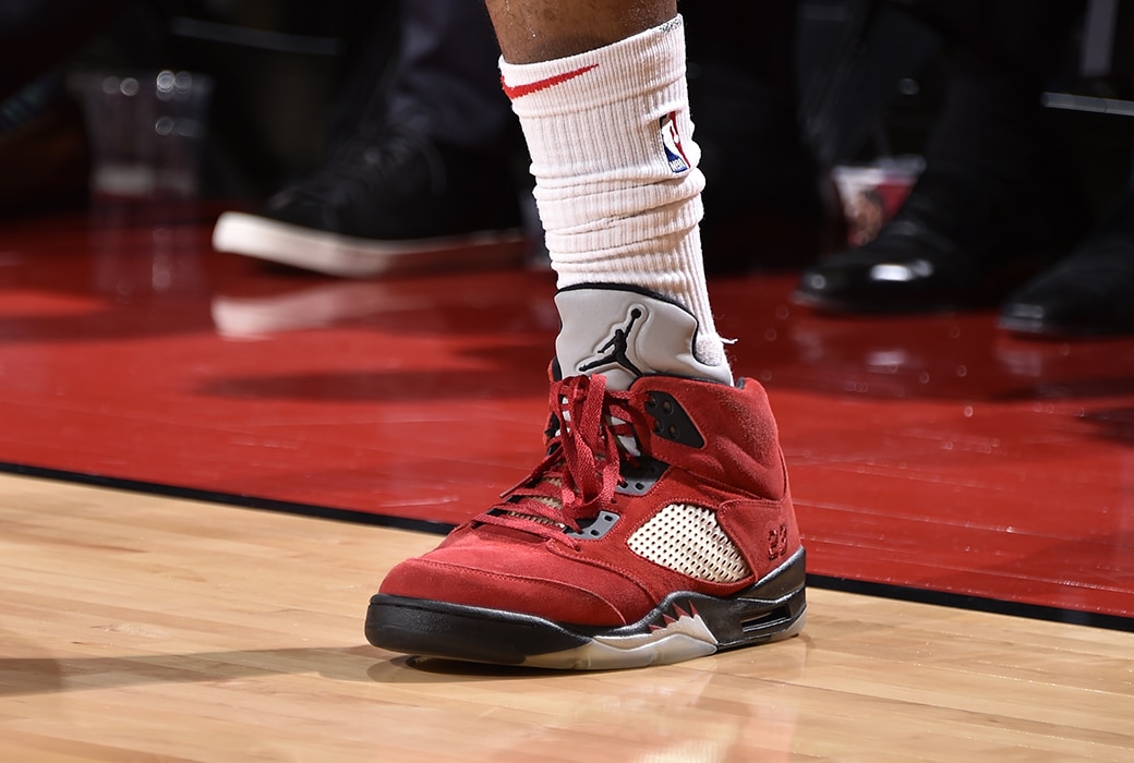 塔克球鞋上脚视频,塔克4000双球鞋