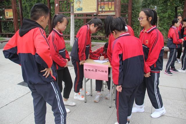塞高举办学生社团纳新千人推介会