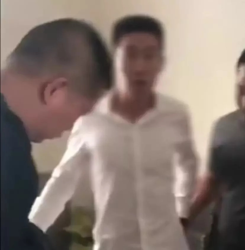 男子花1400元买到假票派出所,男子花12000元买包烟直接惊动民警