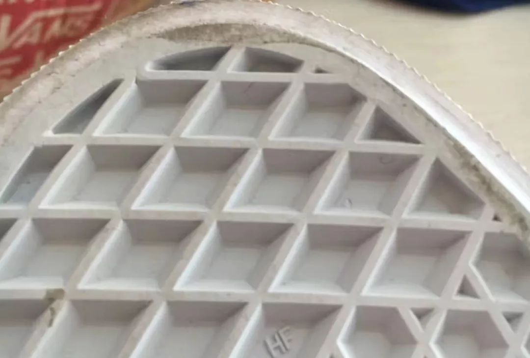 我还是个学生啊!你怎么能拉黑我这样的奇葩记者艺术家,扎心了!