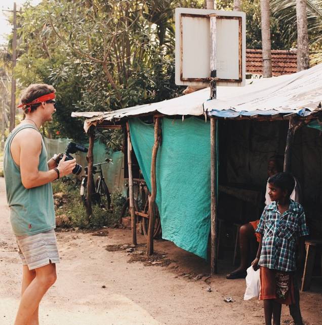 拿着攒下的3万块，买了张去曼谷的单程机票，开始了段崭新的人生