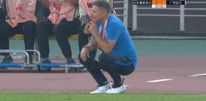 跪了倒了哭了为鲁能送上队史第400场胜利场边富力主帅成表情包