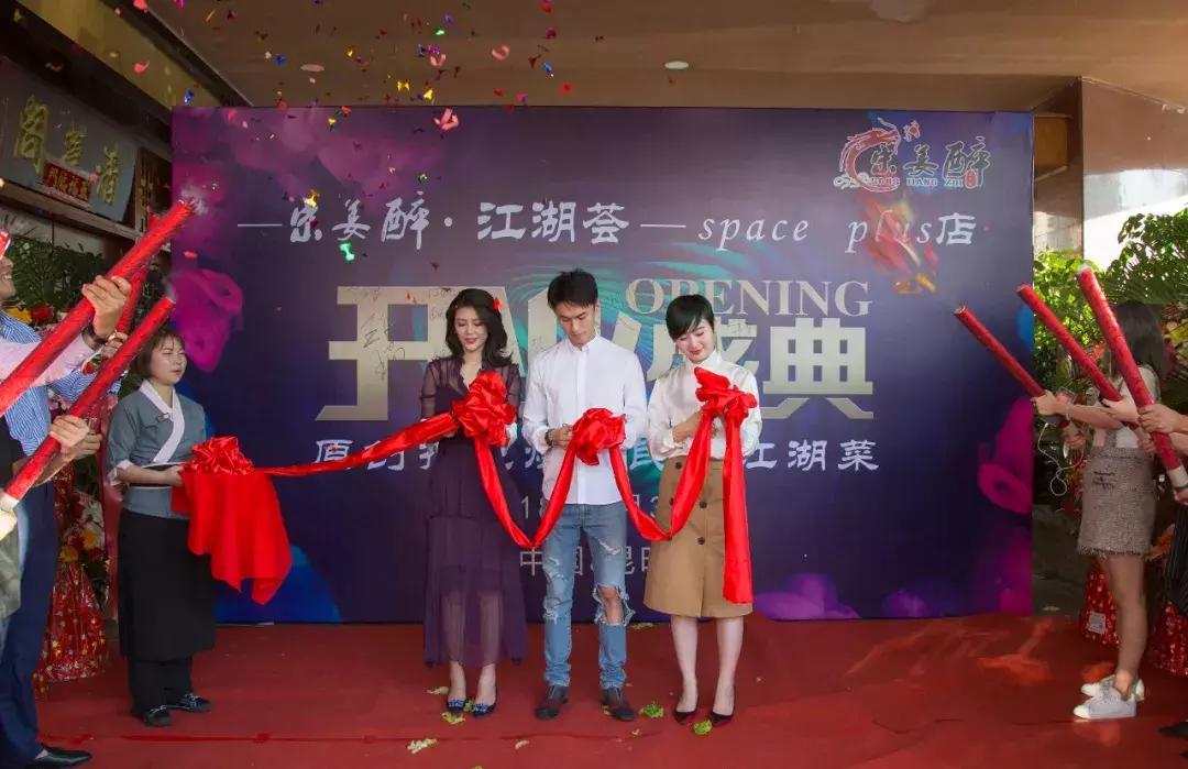 晚上烧烤人气爆棚的一家烧烤店,一到晚上就火爆的烧烤店