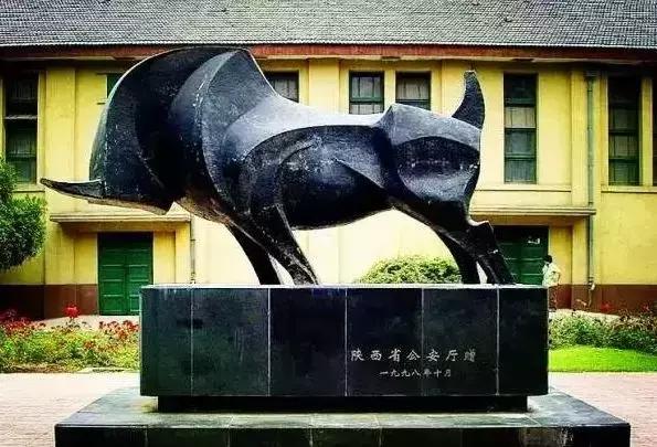 西安各个高校雕塑,高校奇葩雕像