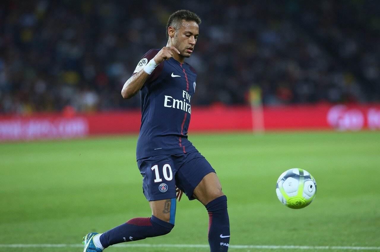 442评选足坛现役十大后腰,c罗评价梅西与姆巴佩谁更厉害