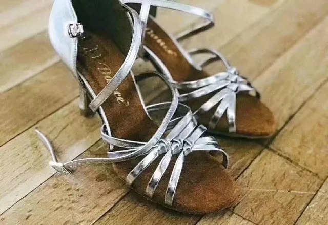 拉丁舞鞋和普通高跟鞋的区别,关于拉丁舞鞋你不知道的知识