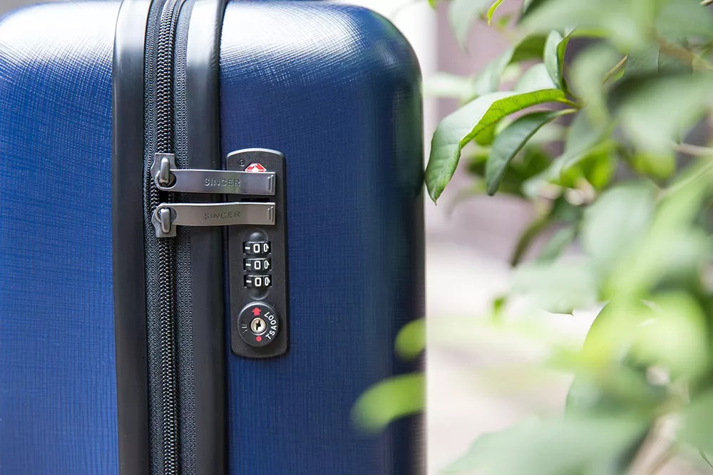 旅行箱卡扣锁跟拉链哪个更轻便,旅行箱航空锁怎么用