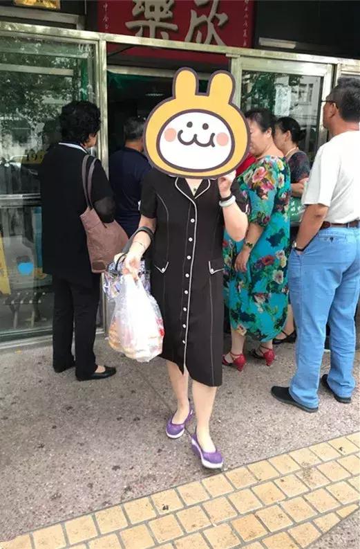 排队3小时，人均200+，卫嘴子说：“我乐意！”