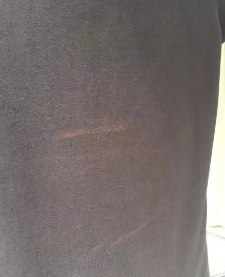 这解释我也是服了！CK干洗后泛红洗衣郎客服称“洗太干净洗出了三原色”