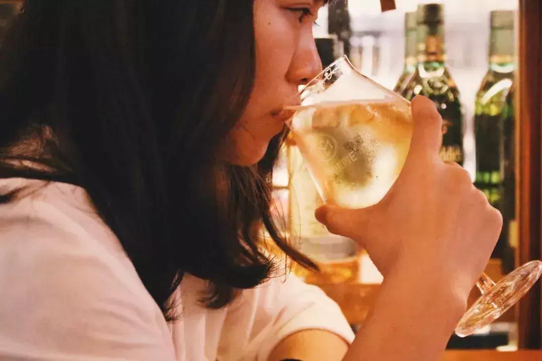 民歌湖酒吧颜值最高的酒吧,畅饮酒吧全国哪里